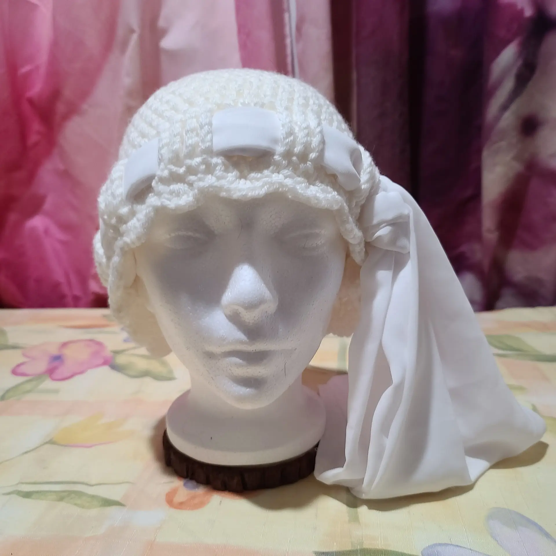 White scarf with long white scarf